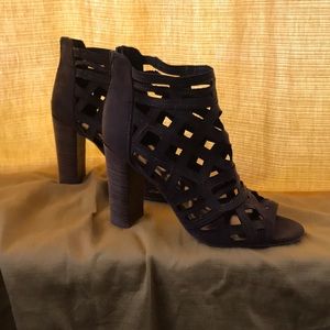 Super cute chunky brown high-heeled sandals